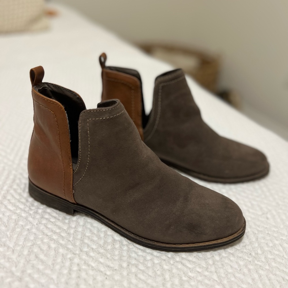 Women’s Boots - Size 9 - Great Condition